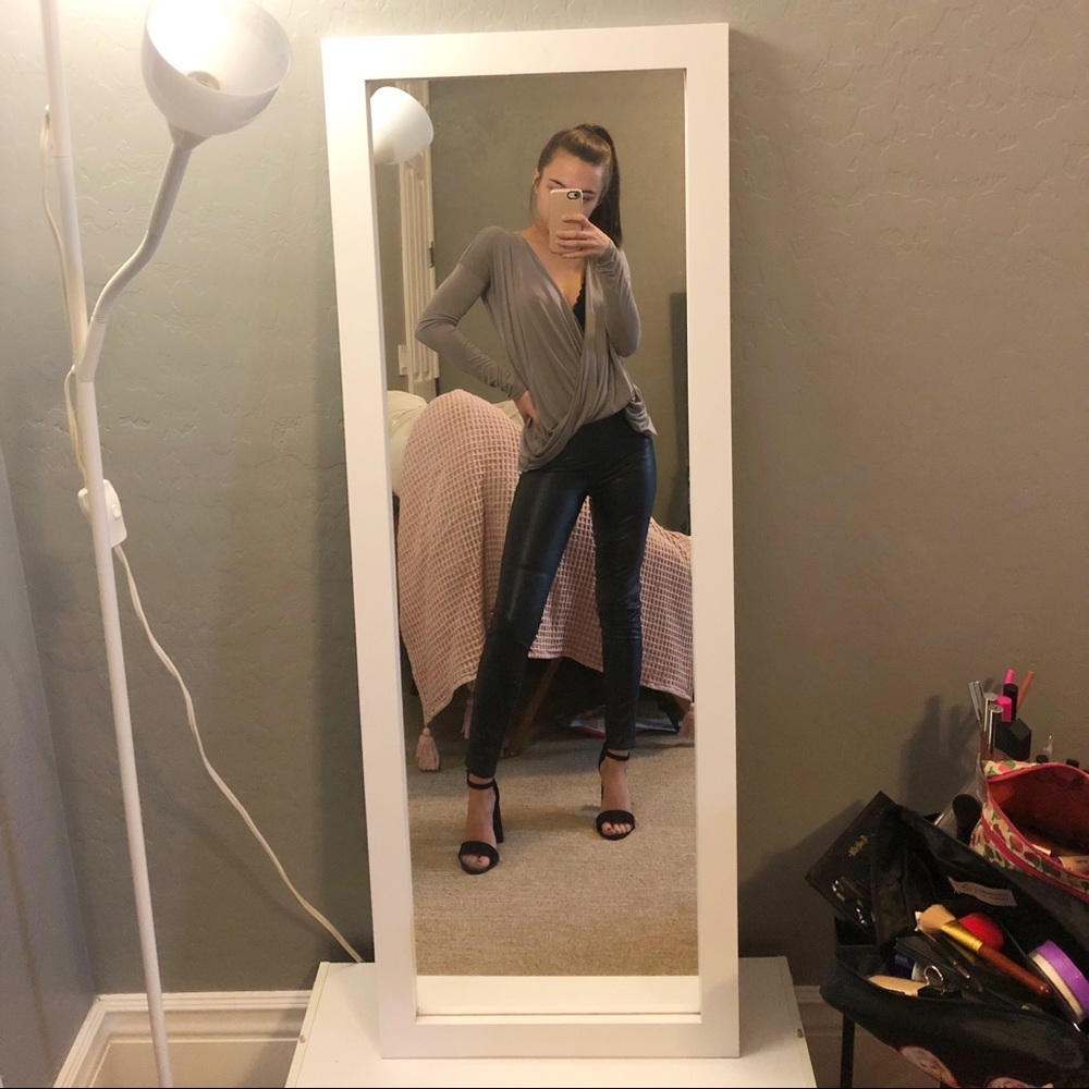A&F twist style long sleeve top